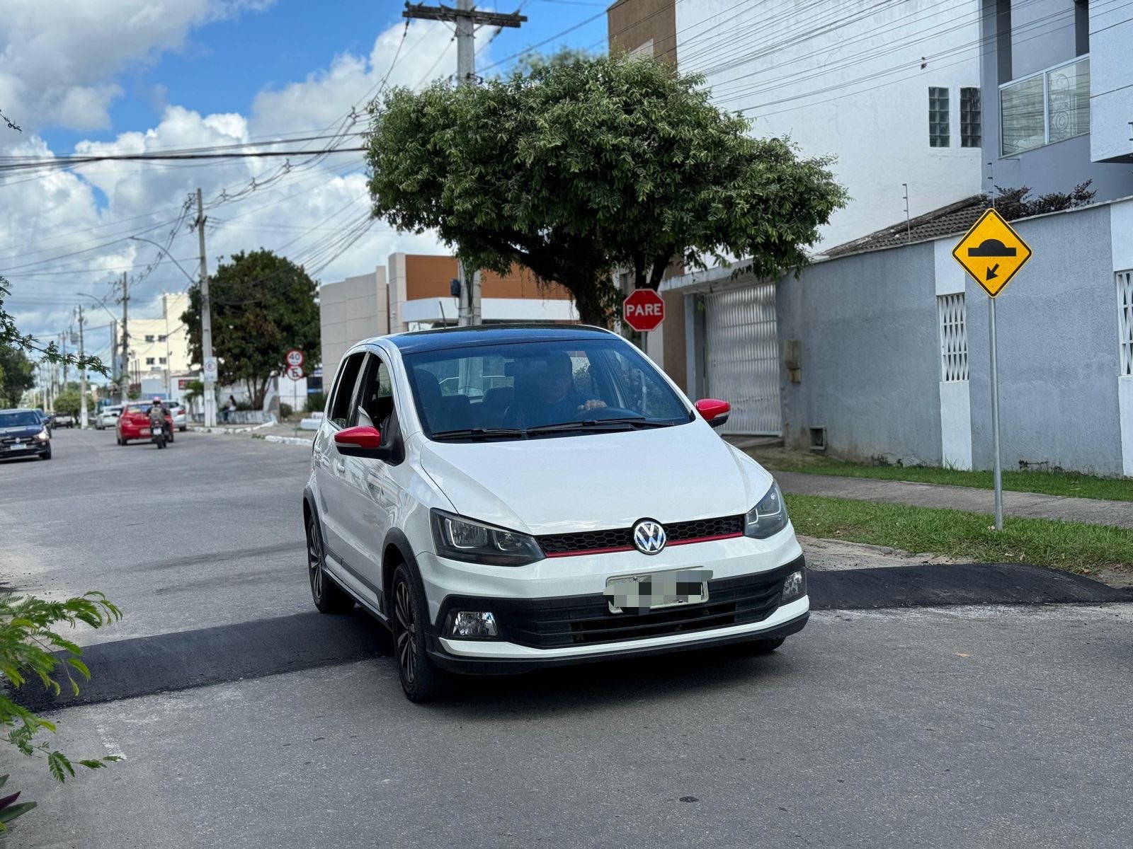 Prefeitura de Eunpolis alerta motoristas sobre novo quebra-molas na Rua Padre Joo Gualberto - (Foto: Divulgao)