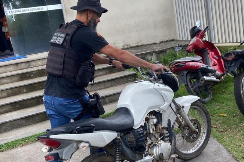 Foto: Divulgação - Moto roubada de mototaxista em Itabela é encontrada com criminosos em Eunápolis