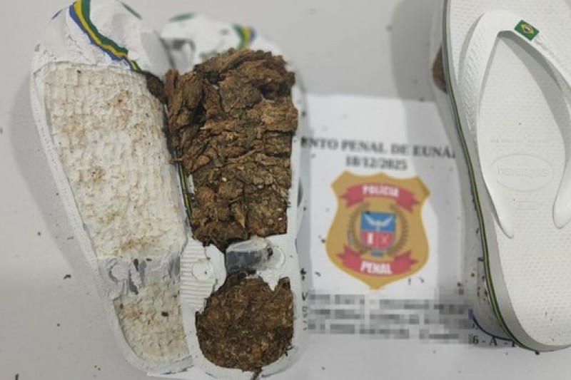 Foto: Divulgação - Visitantes são detidas ao tentar levar drogas escondidas em chinelos para presídio de Eunápolis