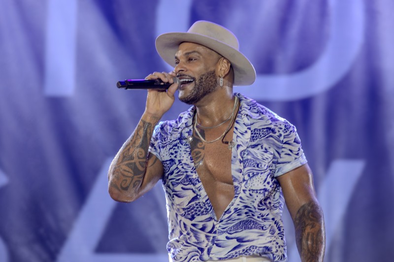 Foto: Divulgação - Axé e romantismo marcaram a primeira noite do Réveillon Axé Moi