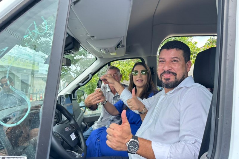 Foto: Divulgação - Prefeito Flauzino e deputada Cláudia Oliveira entregam mais de R$ 1 milhão em veículos e equipamentos de saúde para Itabela