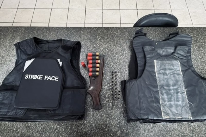 Foto: Divulgação - Polícia encontra coletes balísticos e munições após denúncia de homens armados em Montinho
