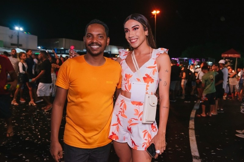 Tata Estaniecki e Julio Cocielo escolhem Arraial D ajuda para viagem de  família - Bahia Dia a Dia