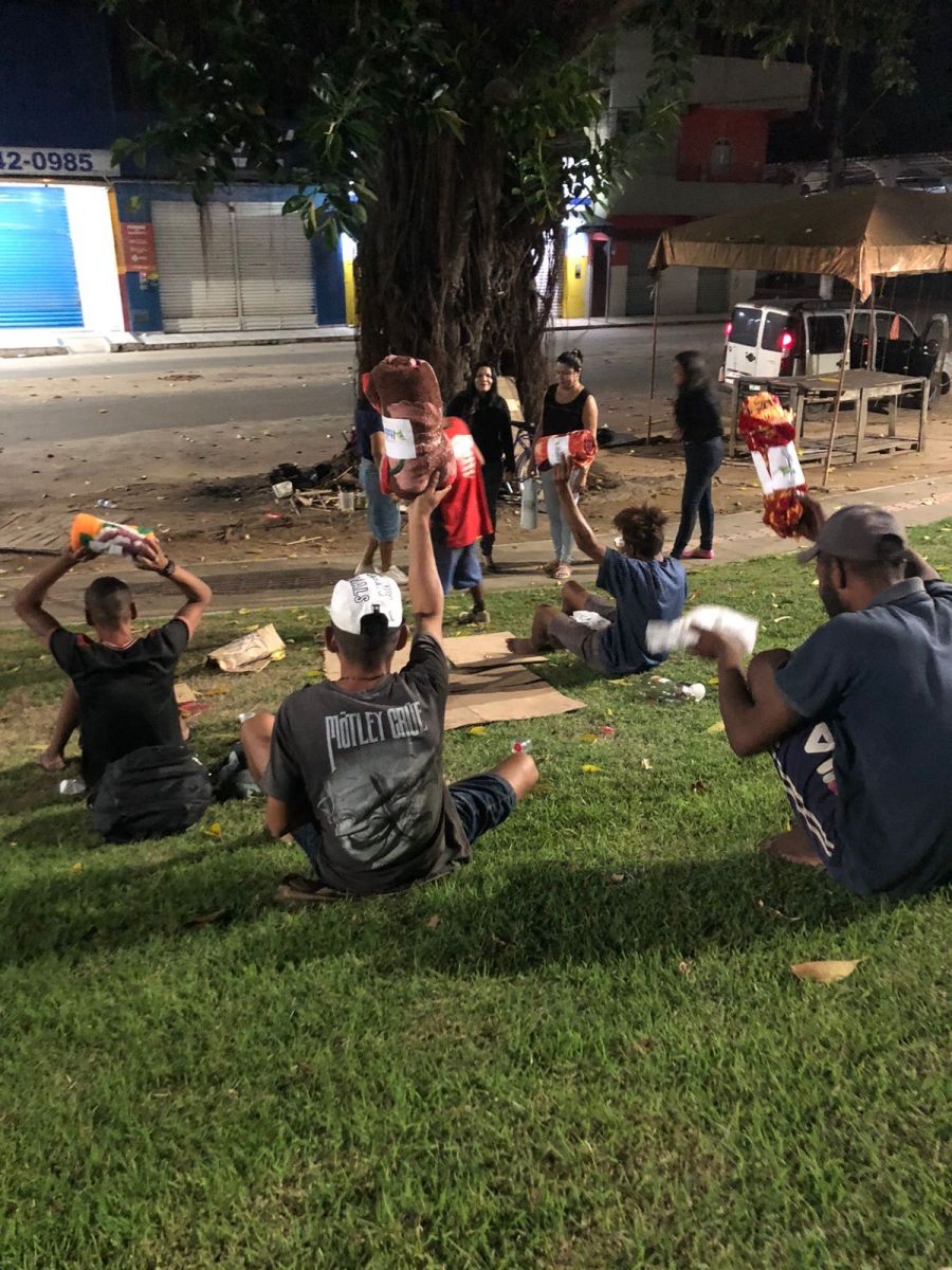 Ao do CREAS leva acolhimento e entrega de cobertores para pessoas em situao de rua em Itabela - (Foto: Divulgao) 