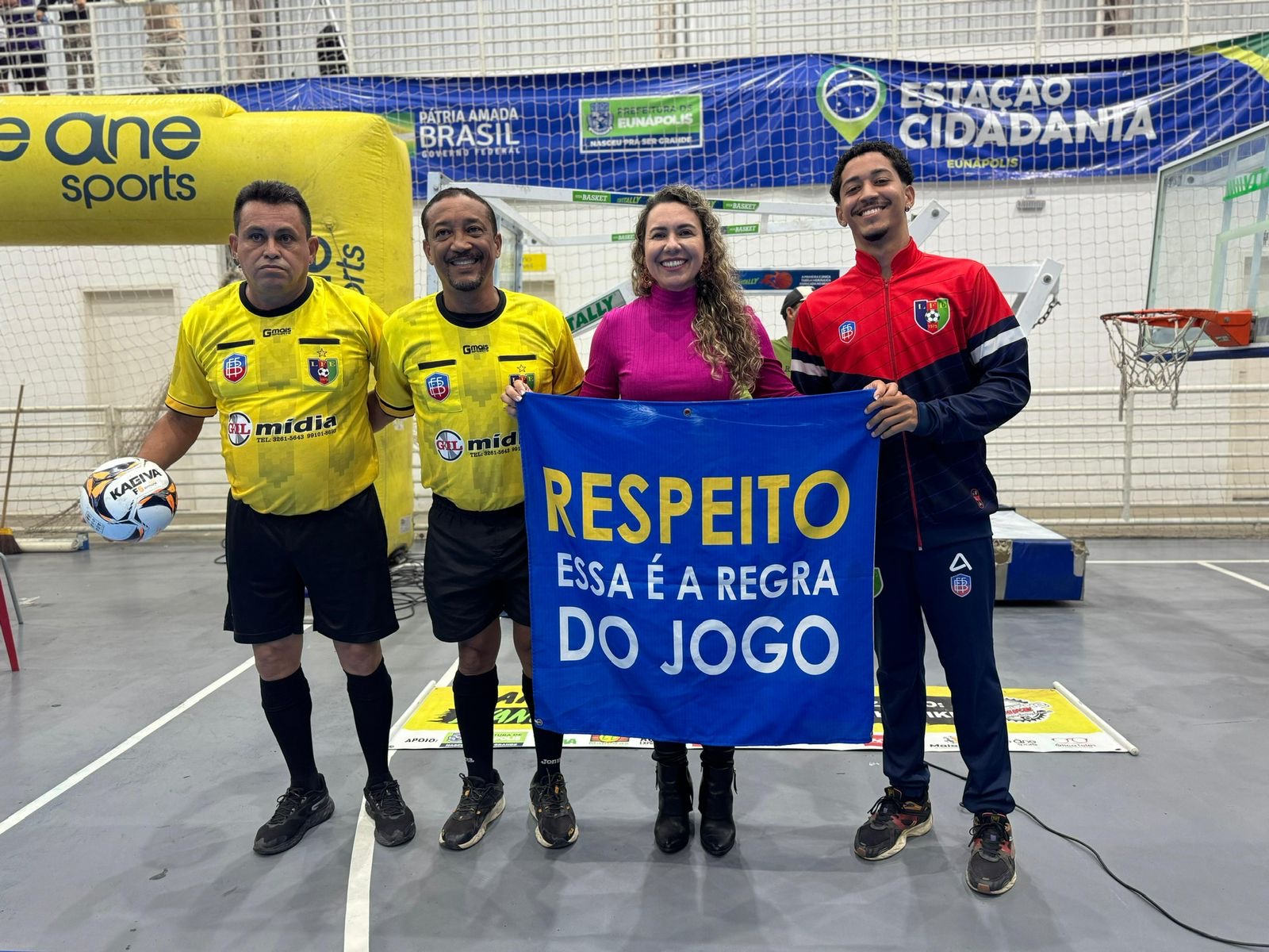 Prefeita Cordlia prestigia final de Campeonato Evanglico de Futsal na Estao Cidadania - (Foto: Divulgao)