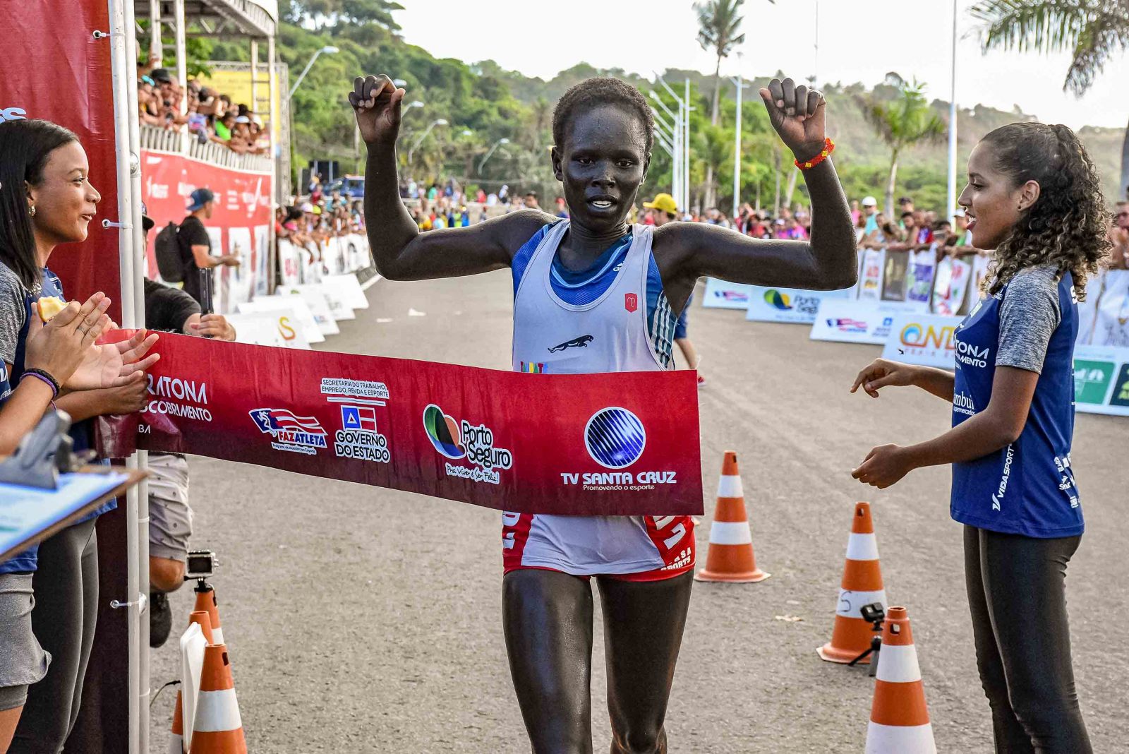 Keniana Sahron Chelmo, conquistou o primeiro lugar nas categorias de 21 KM feminina. (Foto: Ascom/Divulgação)