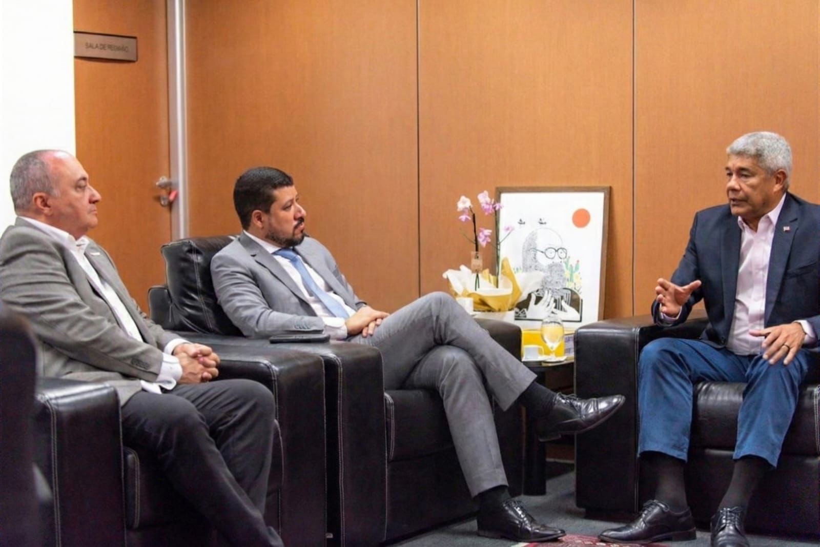 Em Salvador, prefeito Ricardo Flauzino se re�ne com governador Jer�nimo Rodrigues e garante novos investimentos para Itabela