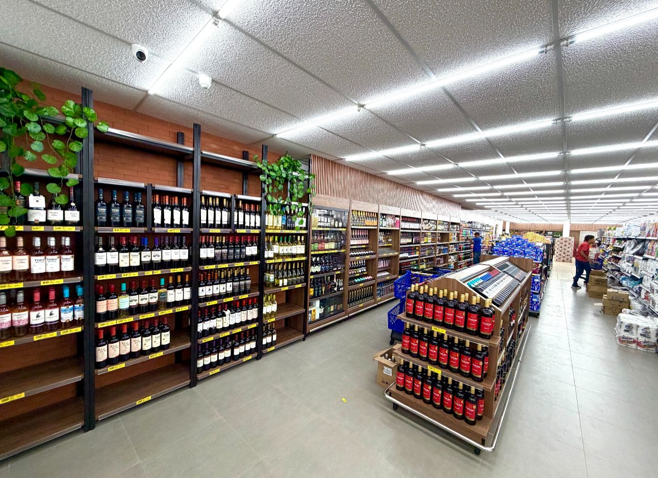 Cabrlia Supermercados reinaugura loja em Itabela com nova estrutura, ofertas especiais e programao festiva.