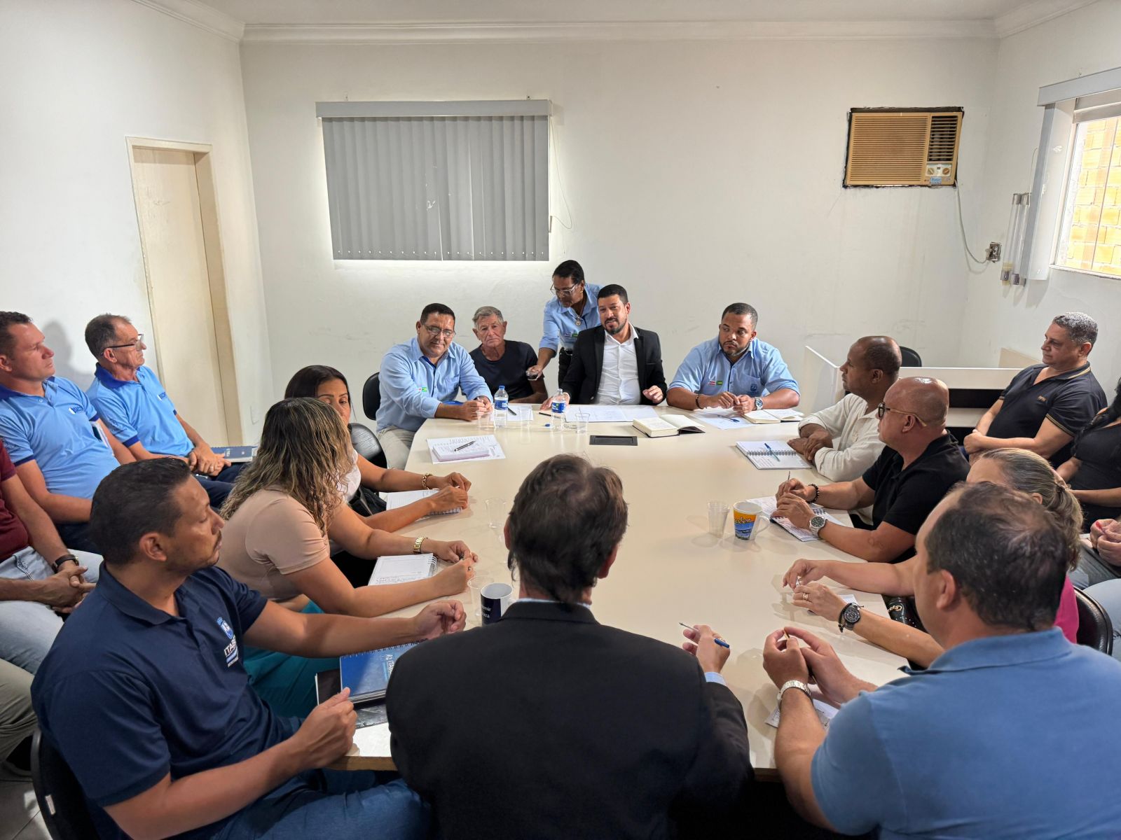 Em 1� reuni�o de 2026, prefeito Ricardo Flauzino cobra empenho do secretariado e anuncia novo ciclo de obras