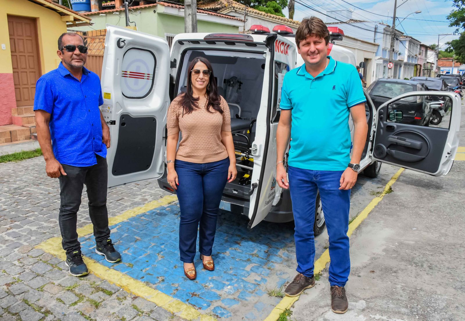 Prefeita Cludia Oliveira destacou a importncia da chegada de mais uma ambulncia no municpio. (Foto: Divulgao). 
