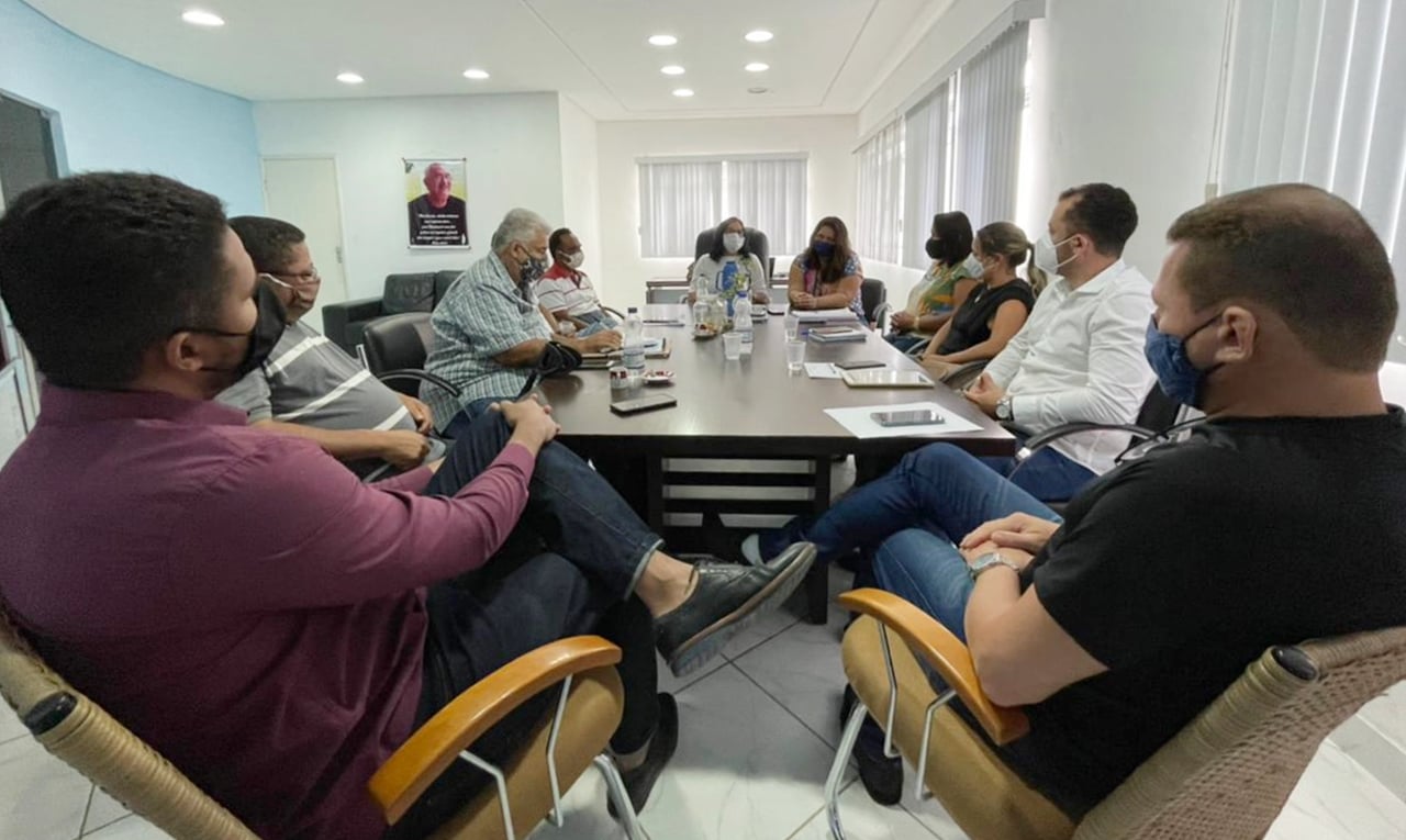 Prefeita de Guaratinga reúne secretariado e avalia 60 dias de gestão. (Foto: Divulgação/Ascom)