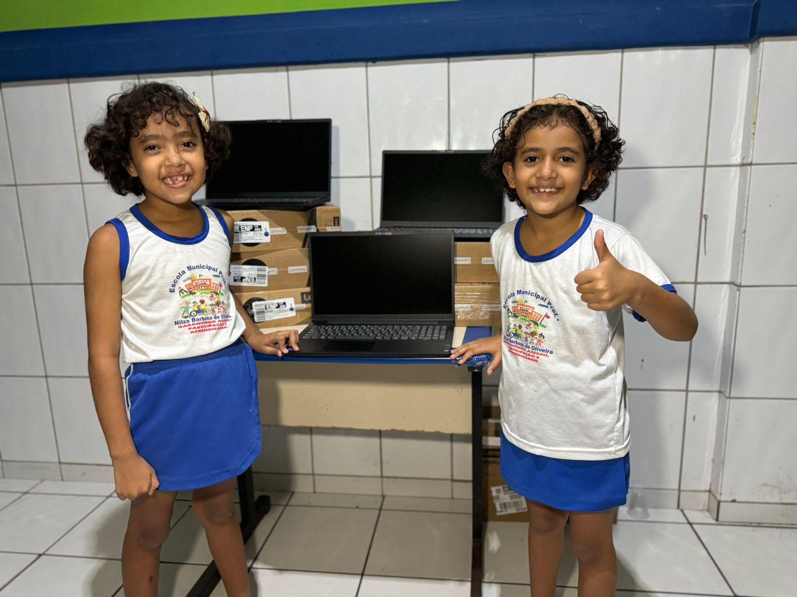 Prefeitura de Eunpolis realiza entrega de notebooks em escolas, ampliando o acesso  educao de qualidade - (Foto: Divulgao)