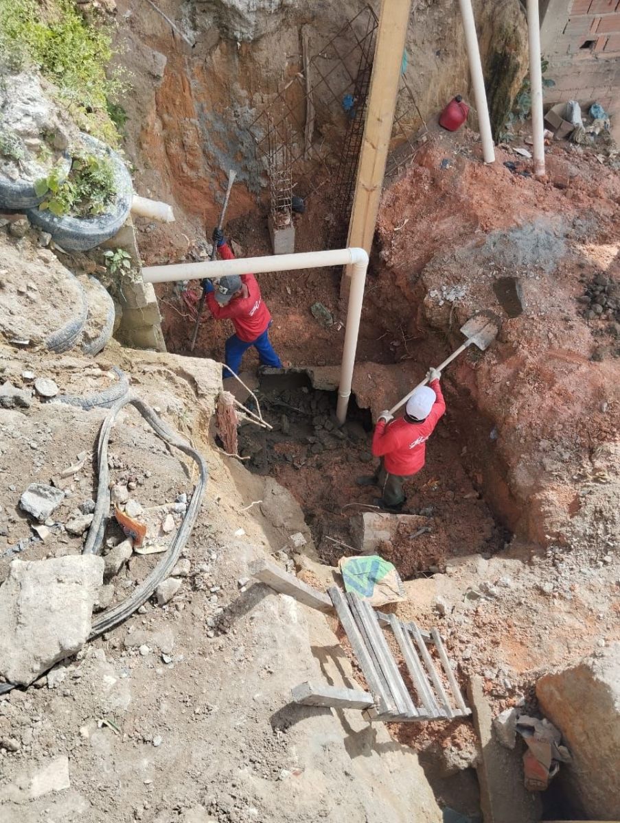 Obras no param em Eunpolis: escadaria, drenagem e melhorias nas vias urbanas seguem em diversos bairros - (Foto: Divulgao)