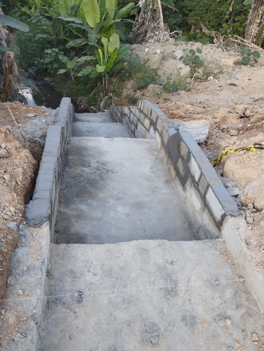 Obras no param em Eunpolis: escadaria, drenagem e melhorias nas vias urbanas seguem em diversos bairros - (Foto: Divulgao)