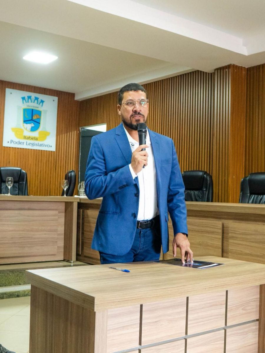 Em ato histrico, prefeito Ricardo Flauzino assina enquadramento de 18 professores da rede municipal