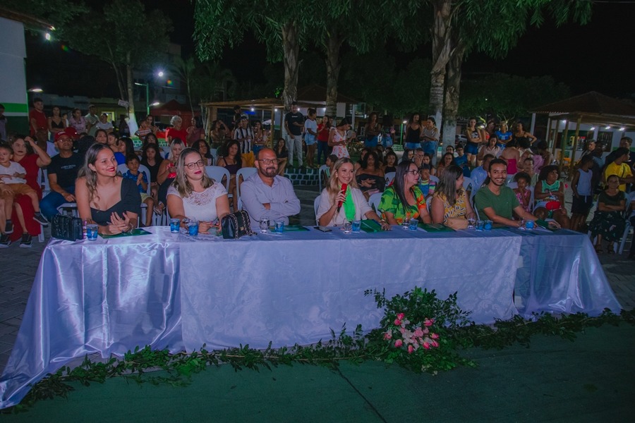 Tata Estaniecki e Julio Cocielo escolhem Arraial D ajuda para viagem de  família - Bahia Dia a Dia