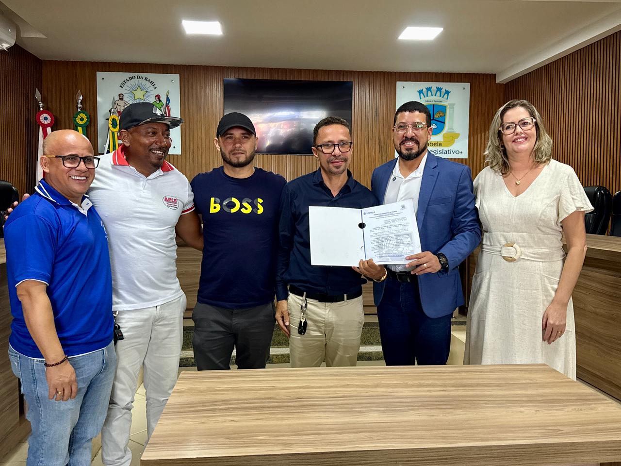 Em ato histrico, prefeito Ricardo Flauzino assina enquadramento de 18 professores da rede municipal