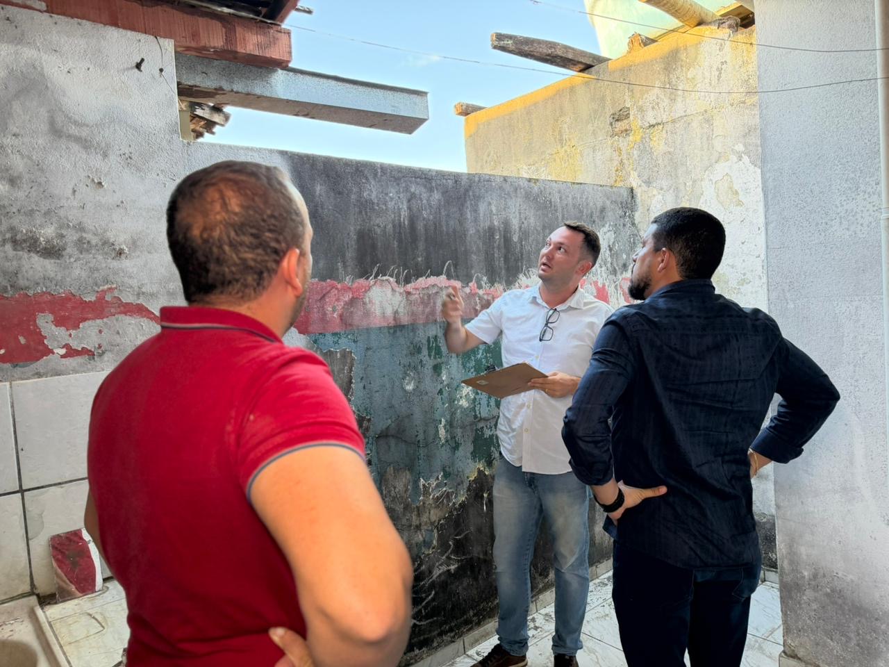 Prefeito Ricardo Flauzino realiza visita t�cnica e anuncia reforma de unidade de sa�de em Monte Pascoal