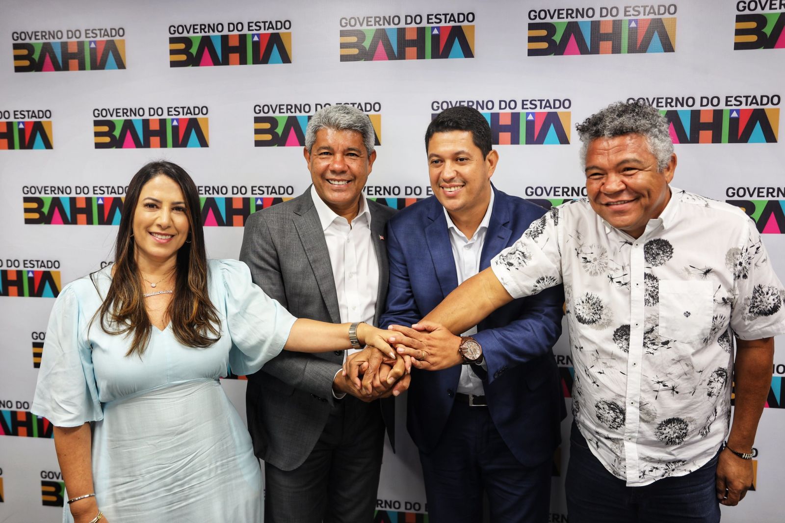 Prefeito Gandhy, ao lado do governador Jernimo Rodrigues, da deputada estadual Cludia Oliveira e do deputado federal Valmir Assuno. (Foto: Divulgao)