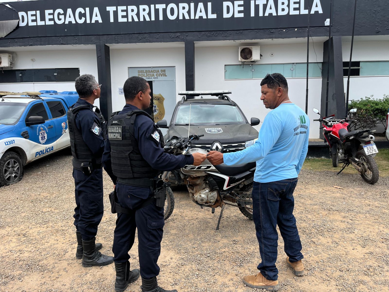 Guarda Municipal Ostensiva de Itabela recupera moto roubada usada em crimes Guarda Municipal Ostensiva de Itabela recupera moto roubada usada em crimes