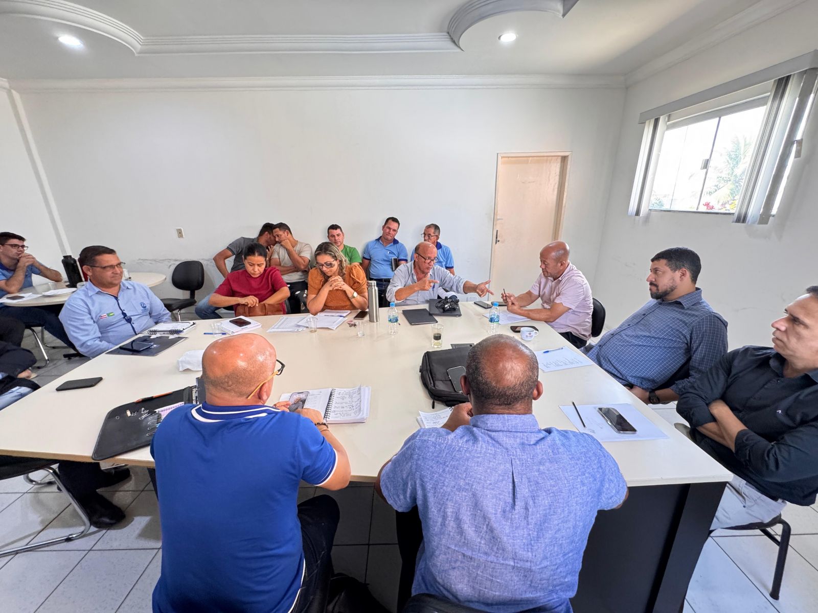 Prefeito Ricardo Flauzino re�ne secretariado em reuni�o t�cnica administrativa