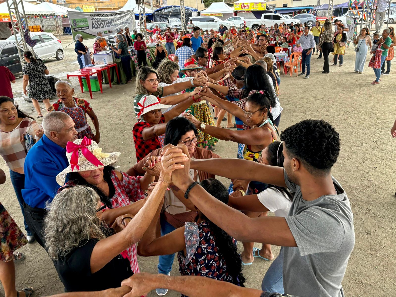 Prefeita Cordlia participa de festa junina para idosos atendidos pelos CRAS - (Foto: Divulgao)