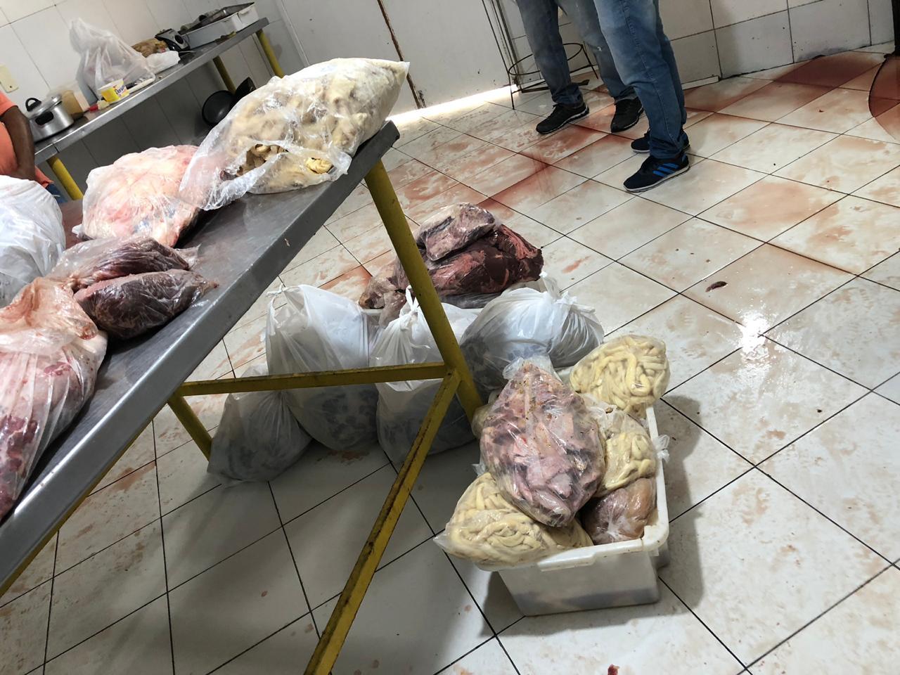 As carnes eram mantidas e acondicionadas de maneira inadequada. (Foto: Divulgao)