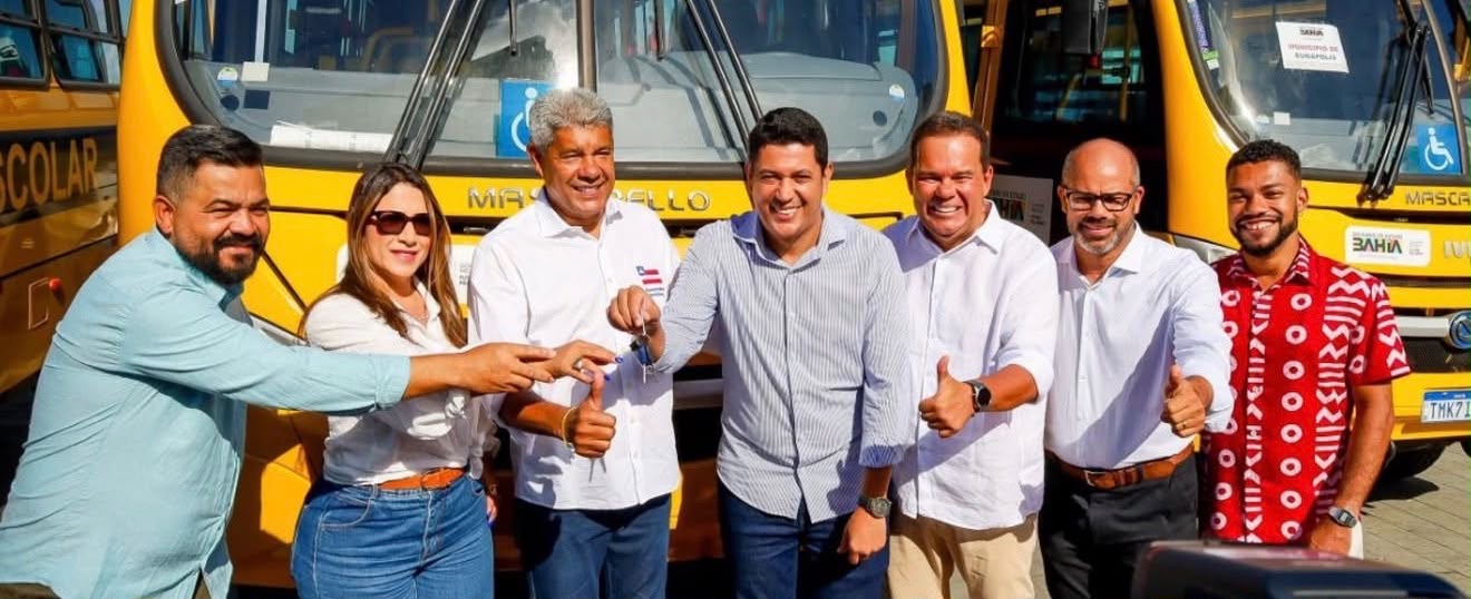 Guaratinga recebe o quinto ônibus escolar adquirido pela gestão do prefeito Gandhi Marques Guaratinga recebe o quinto ônibus escolar adquirido pela gestão do prefeito Gandhi Marques