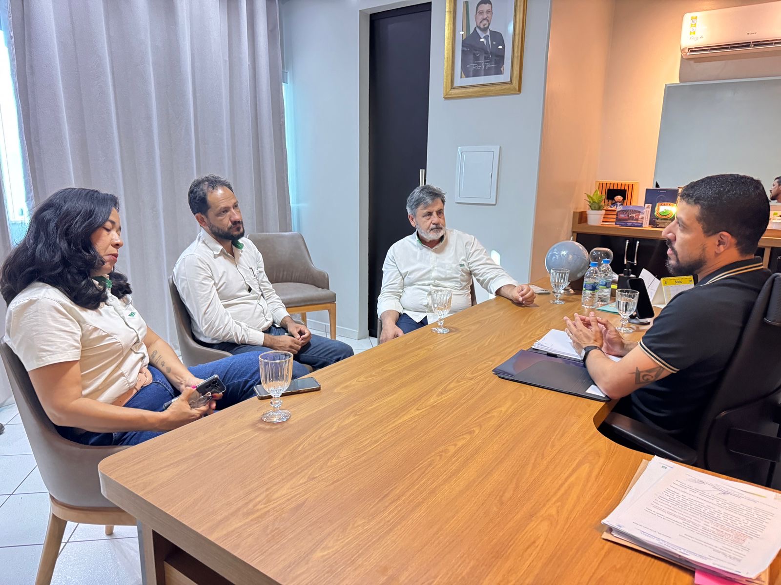 Prefeito Ricardo Flauzino se re�ne com representantes da Veracel em busca de novas parcerias para Itabela