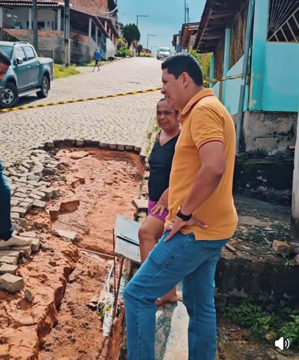 Prefeito Gandhi vistoria ruas e anuncia for�a-tarefa ap�s fortes chuvas em Guaratinga