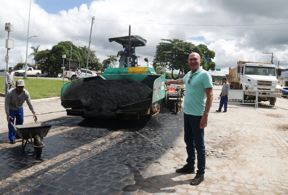 Alex Gonalves/BAHIA DIA A DIA - Prefeitura inicia obra de pavimentao asfltica em ruas no centro de Itabela - (Foto: Divulgao)