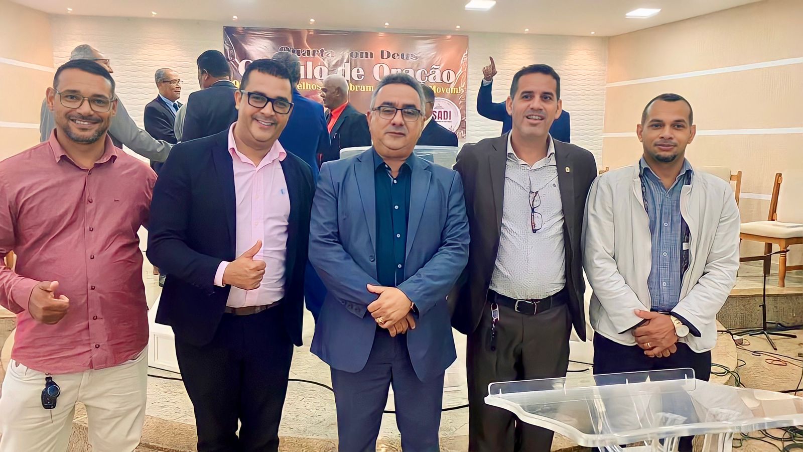 Vereadores solicitam a deputado torre de sinal mvel de celular para os distritos de Montinho e Monte Pascoal - (Foto: Divulgao)