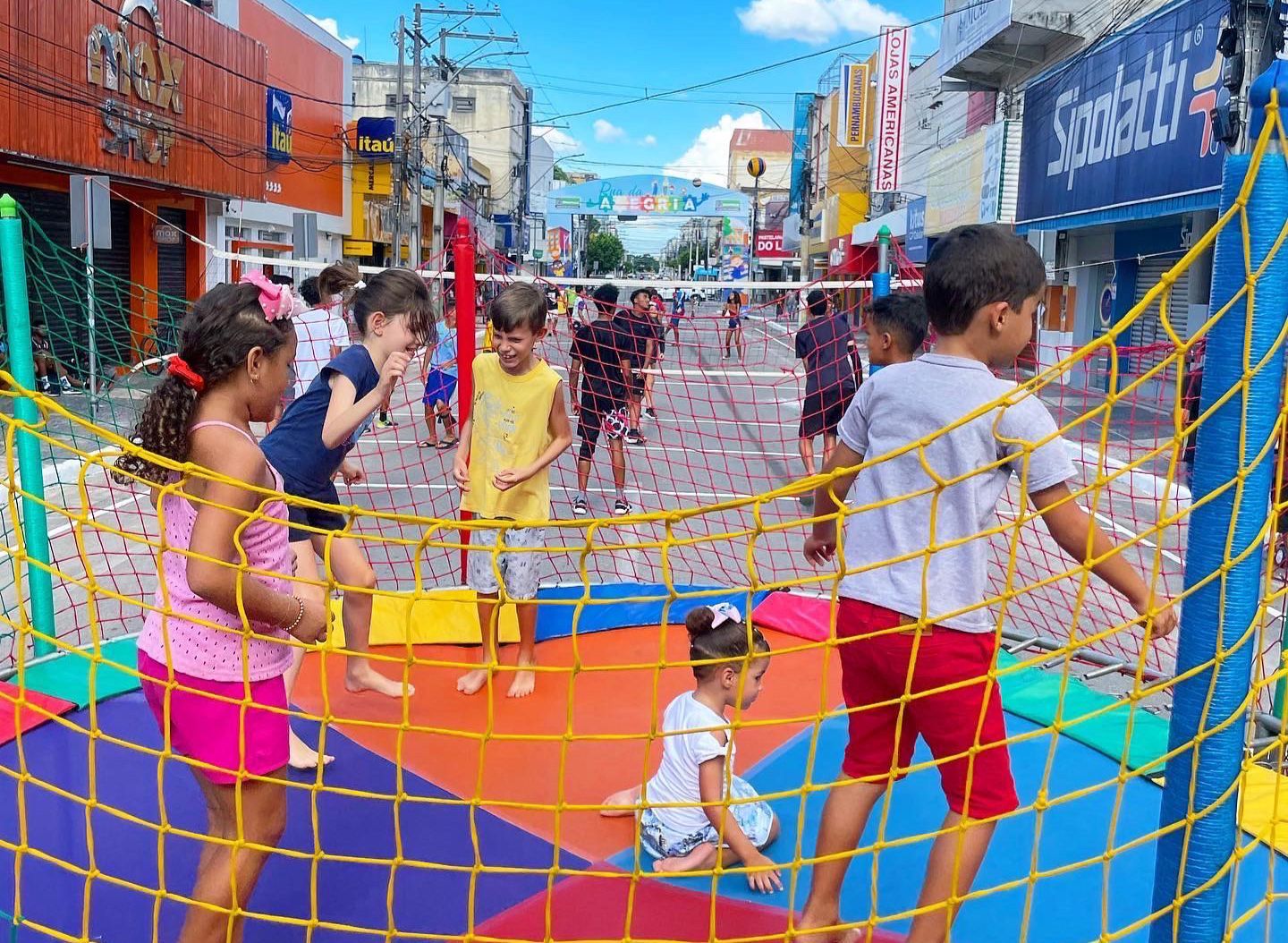  "Rua da Alegria" atrai centenas de famílias para diversão na Avenida Porto Seguro - Foto: Divulgação 