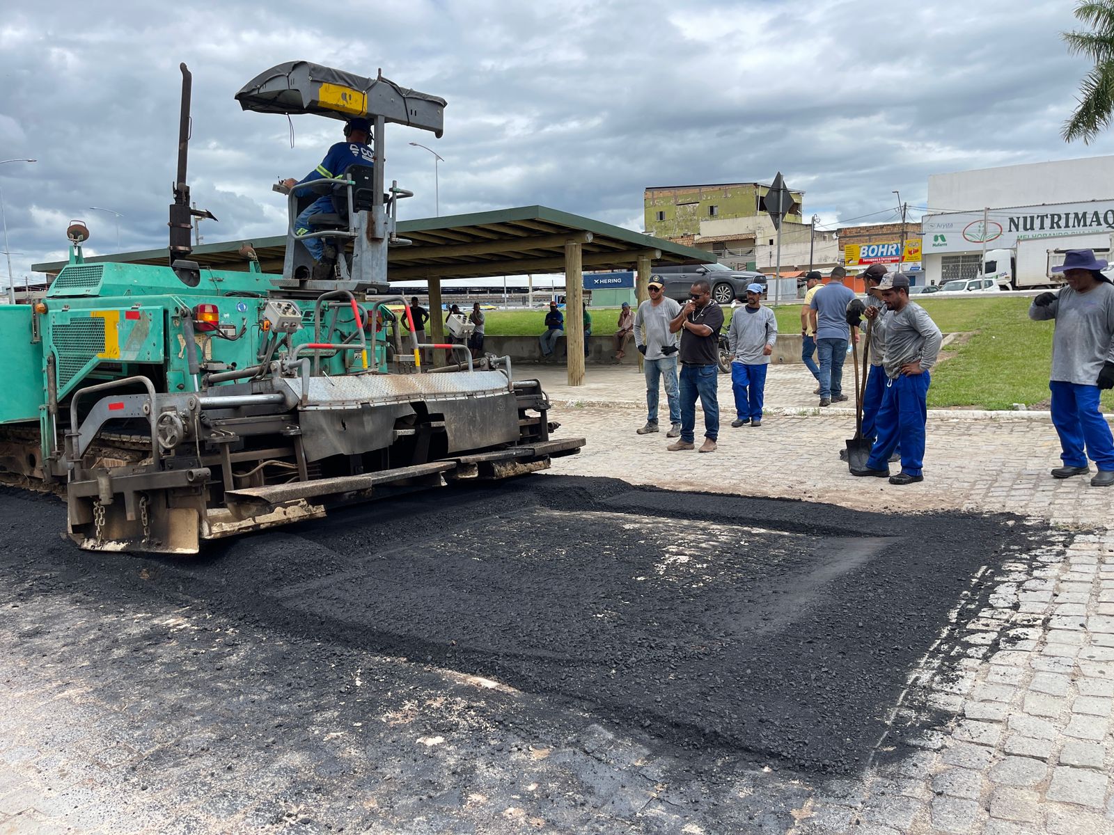 Alex Gonalves/BAHIA DIA A DIA - Prefeitura inicia obra de pavimentao asfltica em ruas no centro de Itabela - (Foto: Divulgao)