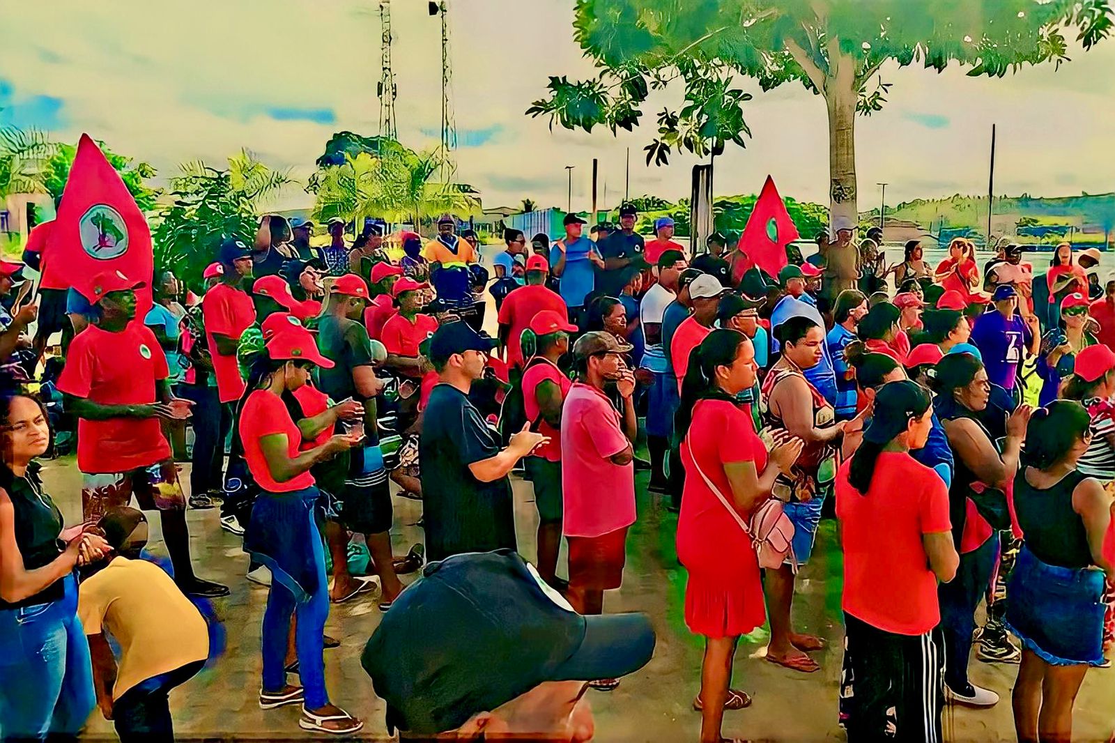 Grupo protesta contra despejo de 530 famílias de acampamento do MST em Itabela - (Foto: Divulgação)