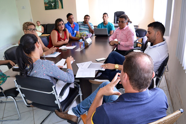 Prefeita se rene com representantes sindicais para discutir reajuste salarial. (Foto: Divulgao/Ascom)