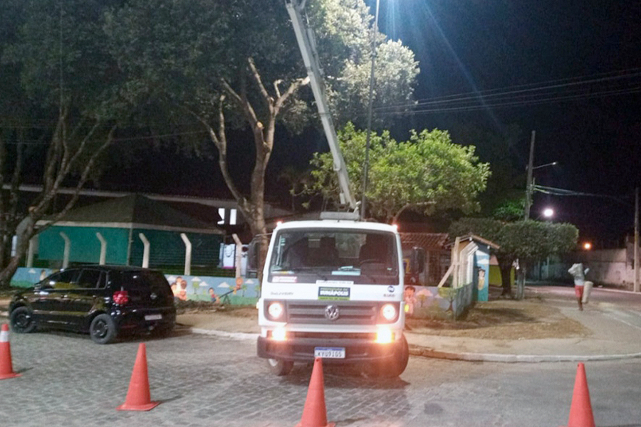 Lmpadas de postes foram trocadas no bairro Itapo. (Foto: Divulgao)