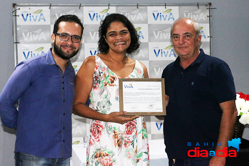 Psicólogo Alison Ribeiro, ( à esquerda) ao lado dos diretores do Cartão Viva. (Foto: Joziel Costa/BAHIA DIA A DIA)