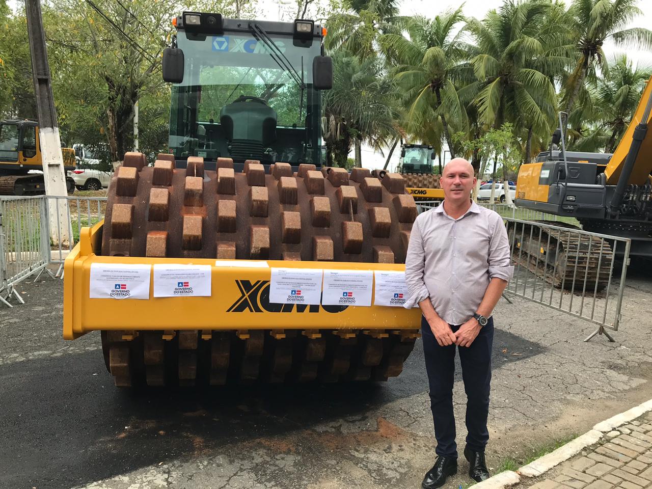 Luciano Francisqueto – que também é prefeito do município de Itabela recebeu de Rui Costa,  cinco equipamentos para serem utilizados municípios.
