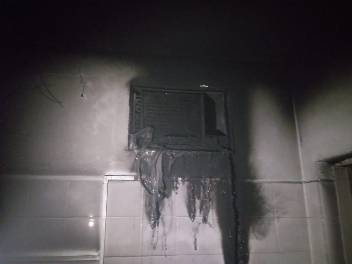 Incndio comeou por conta de um problema em um ar-condicionado de um modelo antigo. (Foto: Reproduo/Ascom)