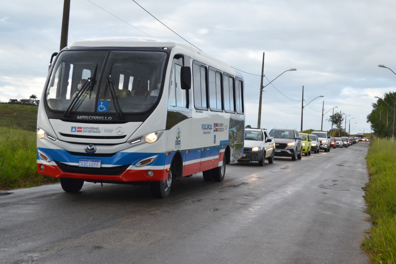 Micro-ônibus participou de uma mini carreata pelas ruas da cidade. (Foto: Divulgação)