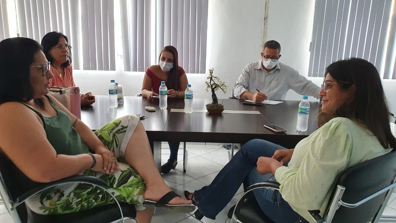 Reunio no gabinete da prefeita contou com a presena da Secretria de Governo, Patrcia Dantas. (Foto: Divulgao) 