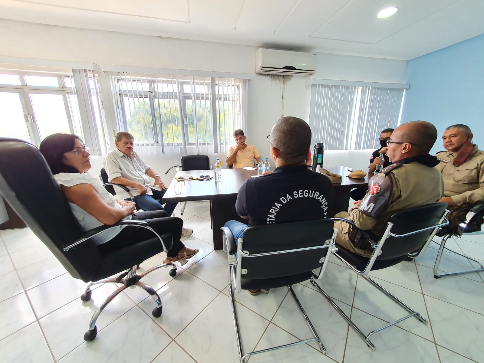Reunio discute instalao de cmeras de segurana e monitoramento em Guaratinga. (Foto: Divulgao)