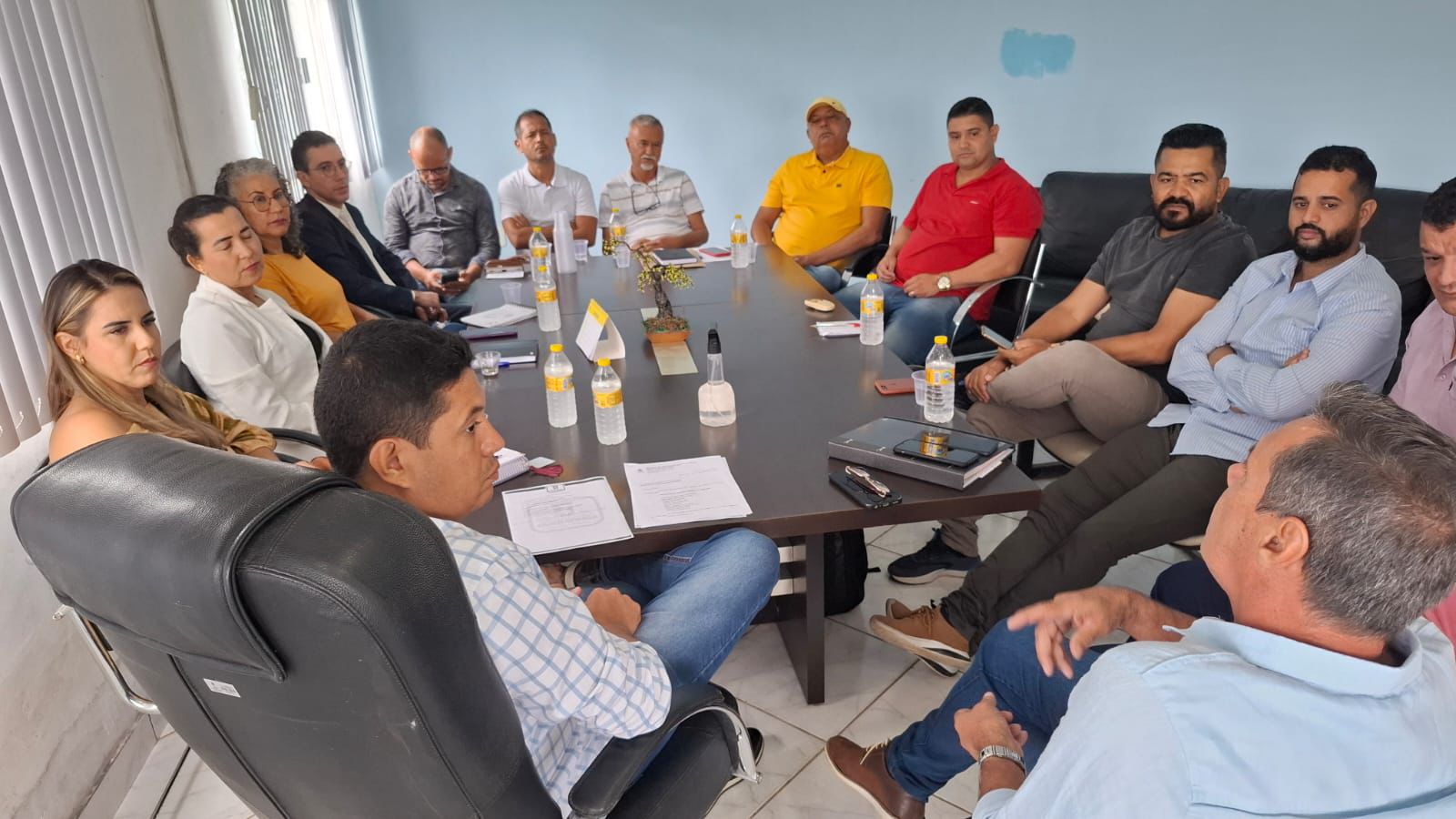 Prefeito Gandhi realiza reunio com secretrios para alinhar estratgias e solues para Guaratinga. (Foto: Divulgao)