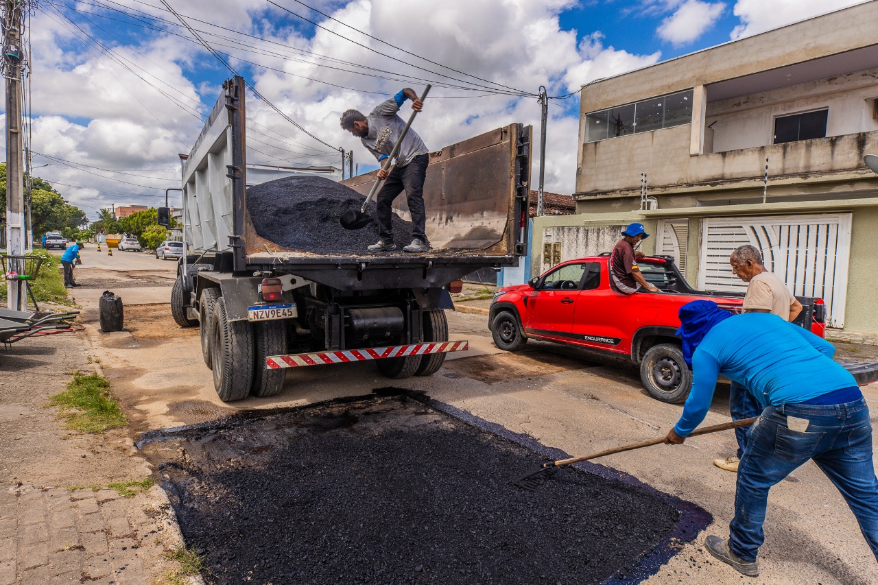 Prefeitura inicia recuperao das vias com a operao tapa-buracos em Eunpolis. (Foto: Divulgao)