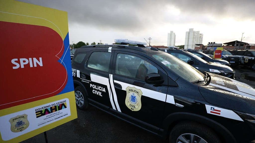 Prefeito Ricardo Flauzino e deputada Cludia Oliveira garantem viatura 0km para a Polcia Civil de Itabela. (Foto: Divulgao)