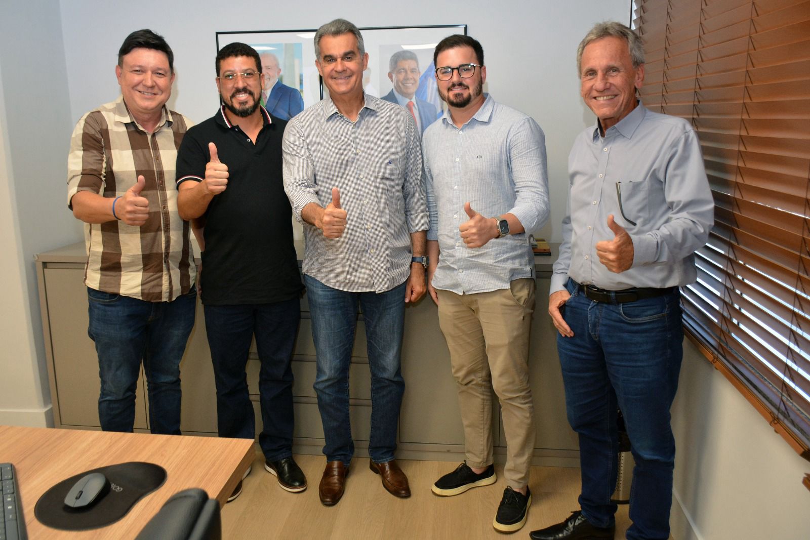 Prefeito Ricardo Flauzino debate melhorias na infraestrutura de Itabela em reunio com secretrio da SEINFRA. (Foto: Divulgao)