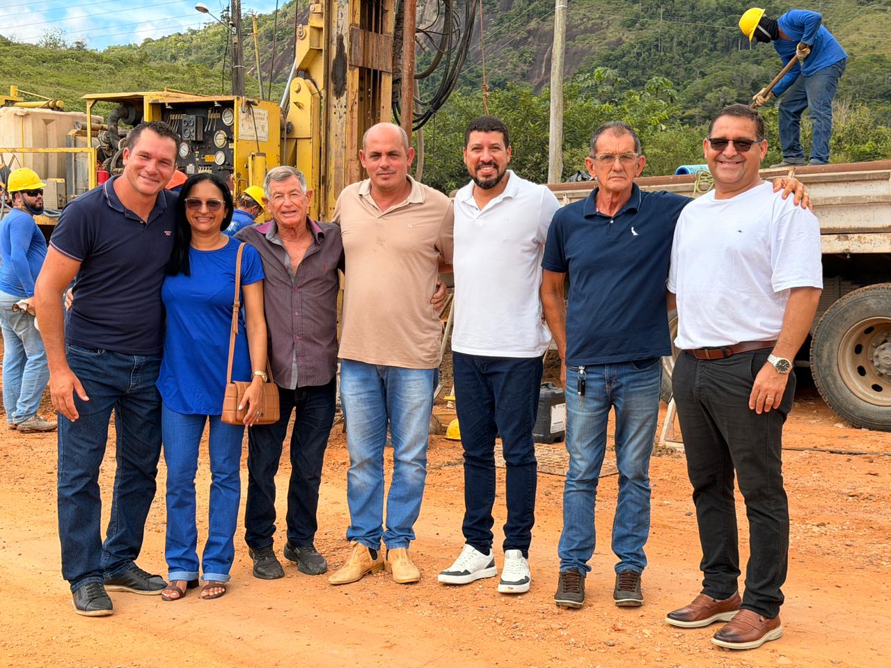 Prefeito Ricardo Flauzino acompanha in�cio da perfura��o de po�o artesiano no povoado do Montinho