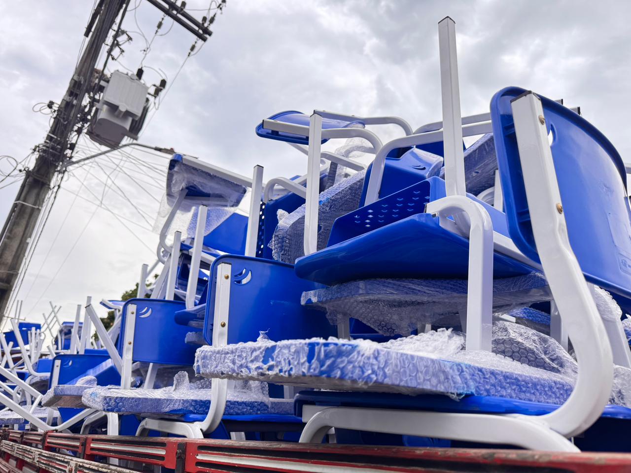 Prefeitura de Itabela entrega novas carteiras escolares e reforça melhorias na rede municipal de ensino Prefeitura de Itabela entrega novas carteiras escolares e reforça melhorias na rede municipal de ensino