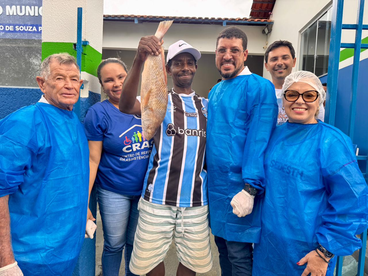 Prefeito Ricardo Flauzino acompanha entrega de 7 toneladas de peixes da Semana Santa em Itabela